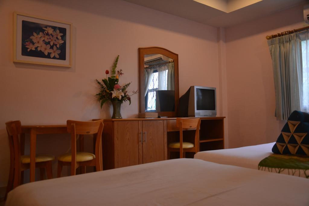 Seven Oaks Inn Jomtien Beach Rum bild