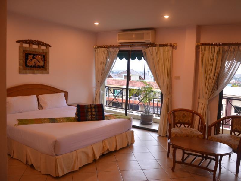 Seven Oaks Inn Jomtien Beach Exteriör bild