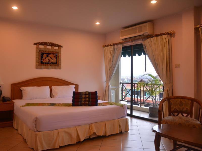 Seven Oaks Inn Jomtien Beach Exteriör bild