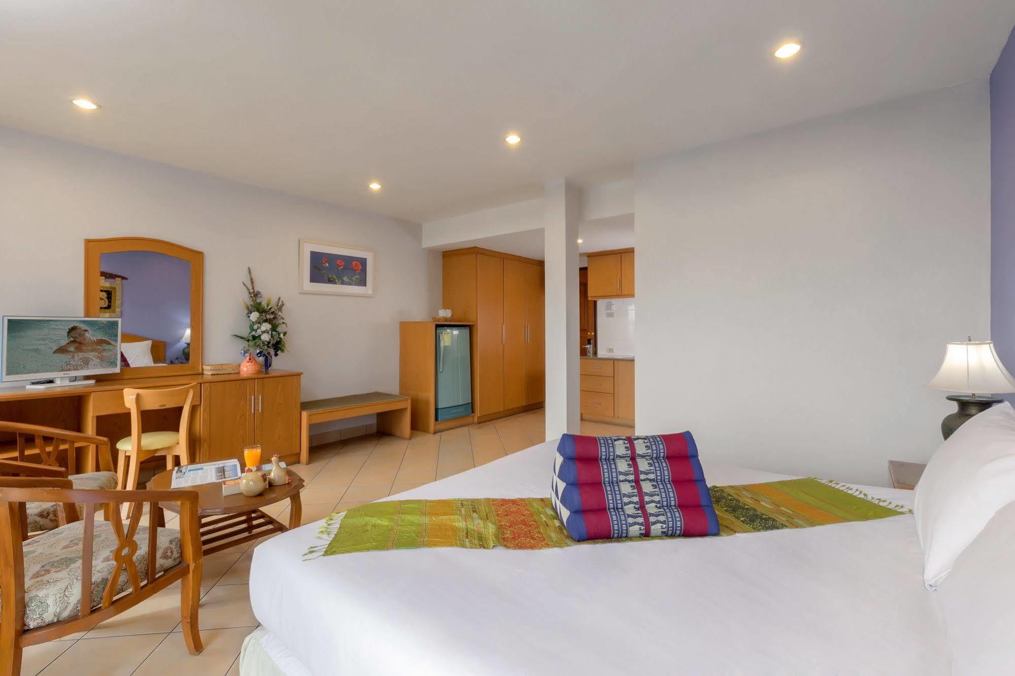 Seven Oaks Inn Jomtien Beach Exteriör bild