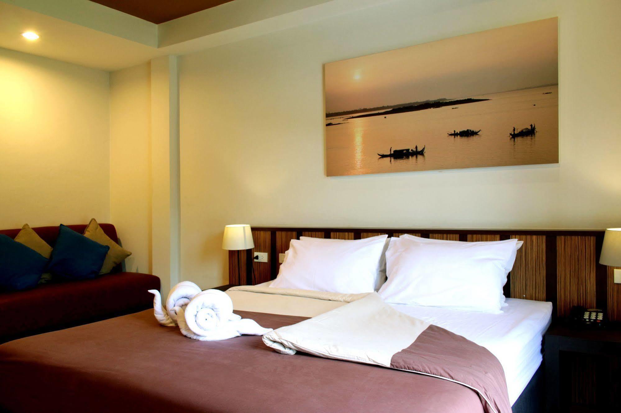 Seven Oaks Inn Jomtien Beach Exteriör bild